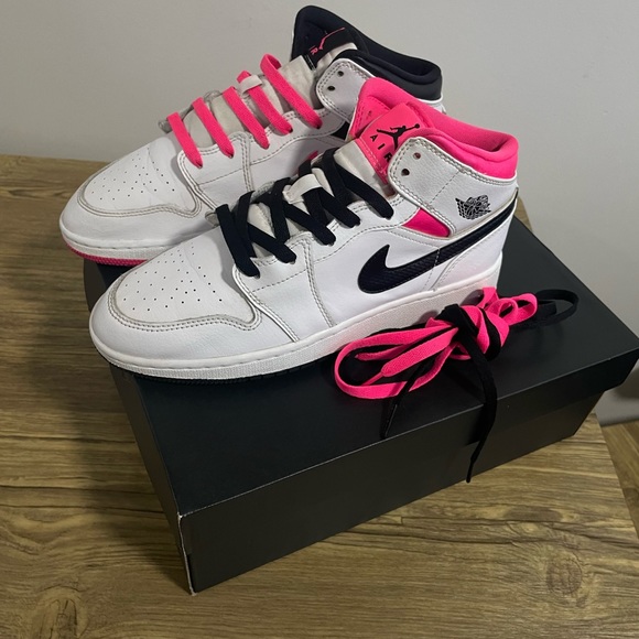 air jordan 1 retro mid gs hyper pink